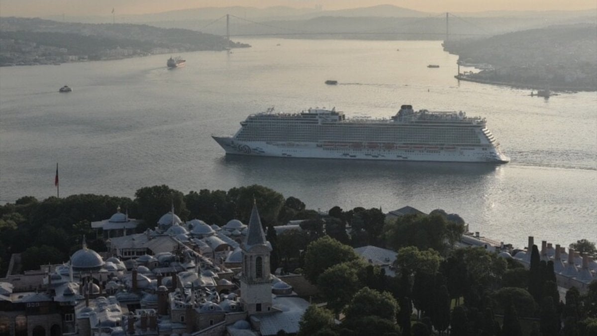 Kruvaziyer Turizminde Tarihi Artış: Nisan'da 103 Bin Yolcu Türkiye'yi Ziyaret Etti
