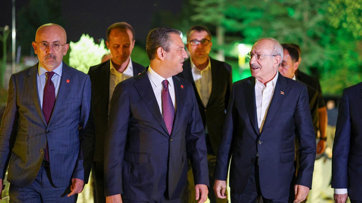 CHP'nin Bayram Programında İki Farklı Kutlama: Kılıçdaroğlu ve Özel Aynı Anda Sahne Alıyor