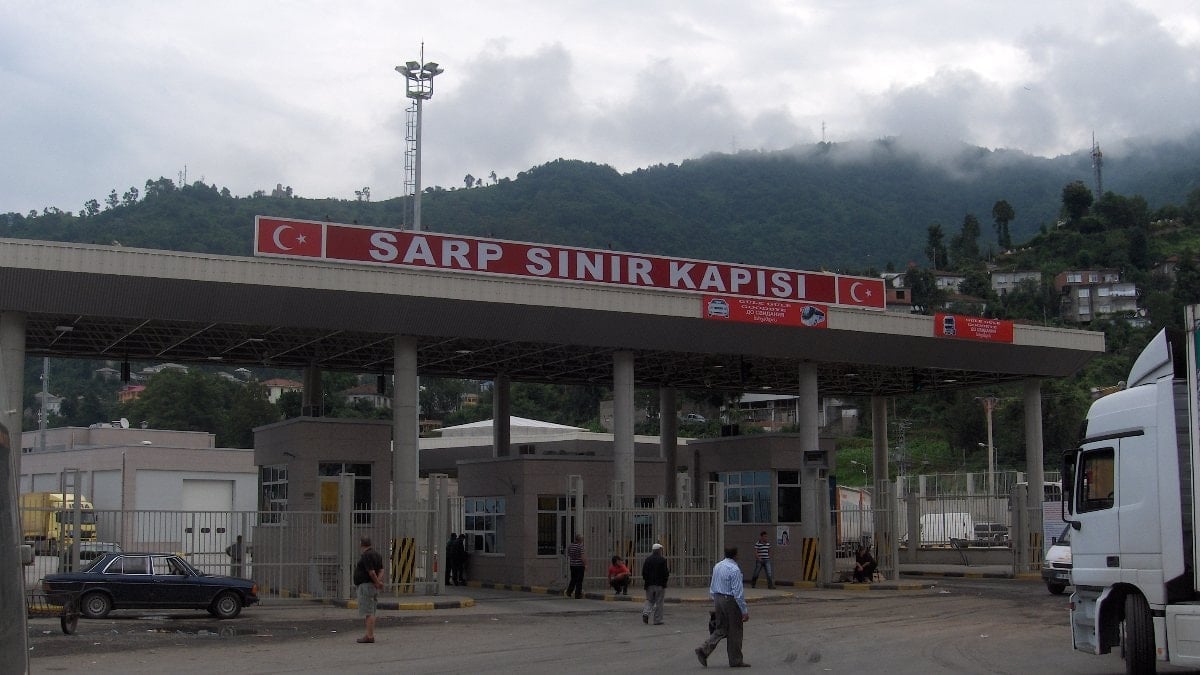 Sarp Sınır Kapısı'nda Bayram Hareketliliği: 185 Bin Yolcu Geçti