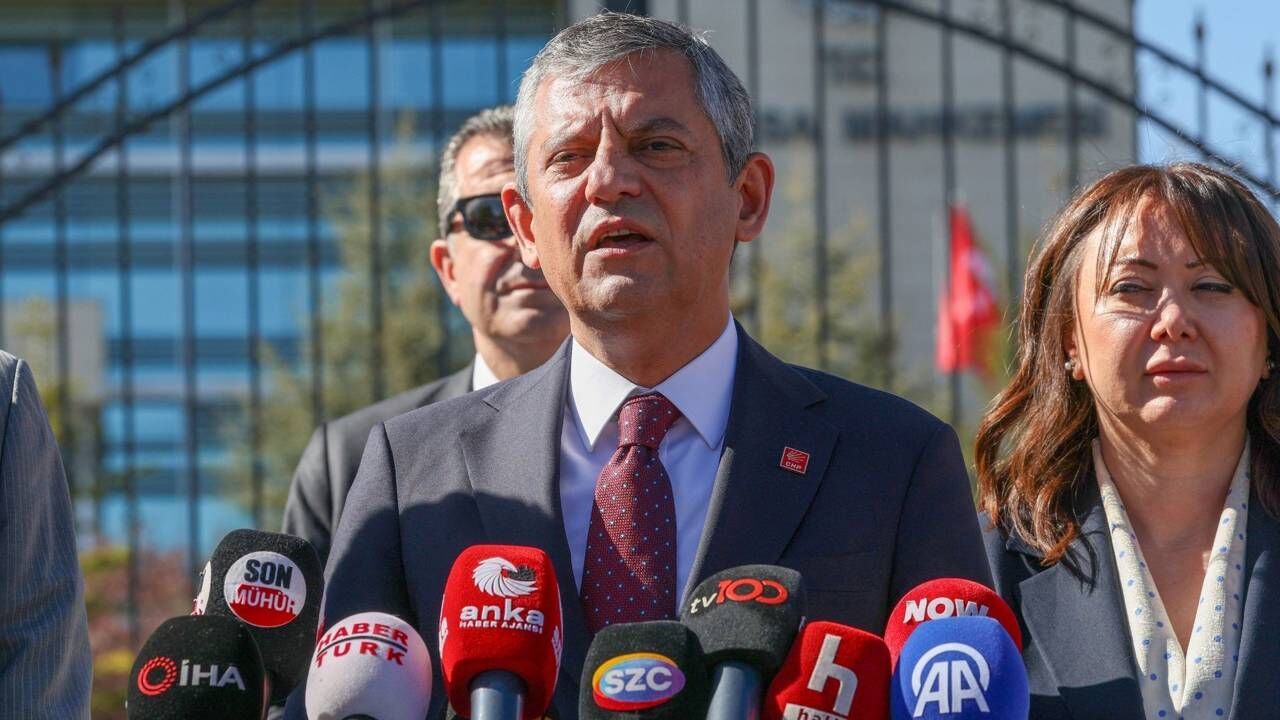 Özgür Özel Anadolu Turuna Başladı: İlk Durağı Trabzon Oldu