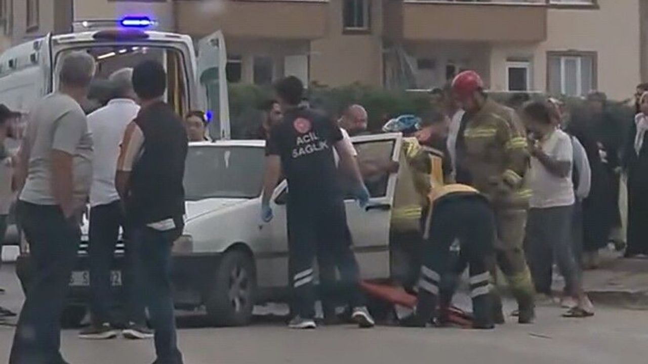 İnegöl'de Kavşakta Çarpışma: 9 Yaralı, 3'ü Çocuk