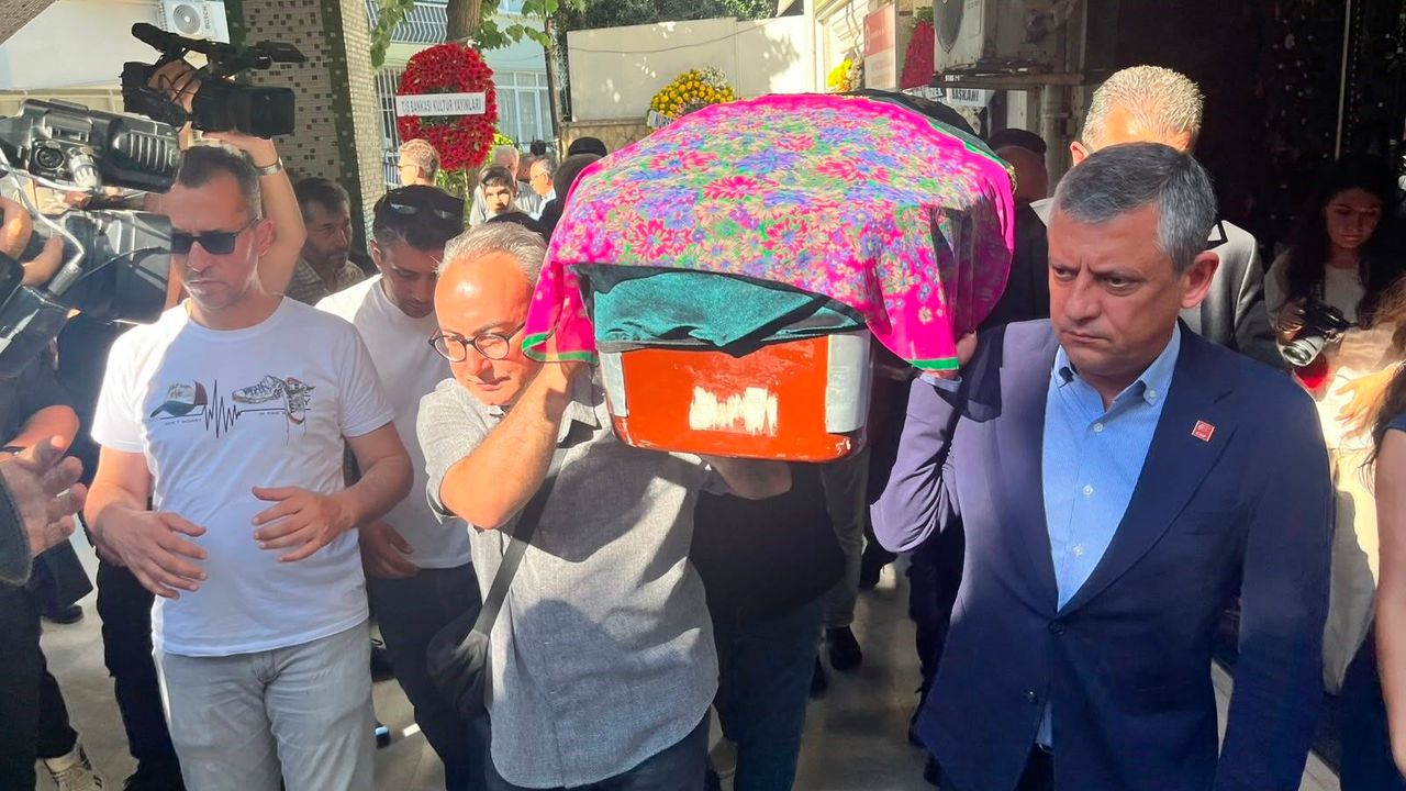 Özgür Özel, Nurhayat Gönülşen İçin Cenaze Törenine Katıldı