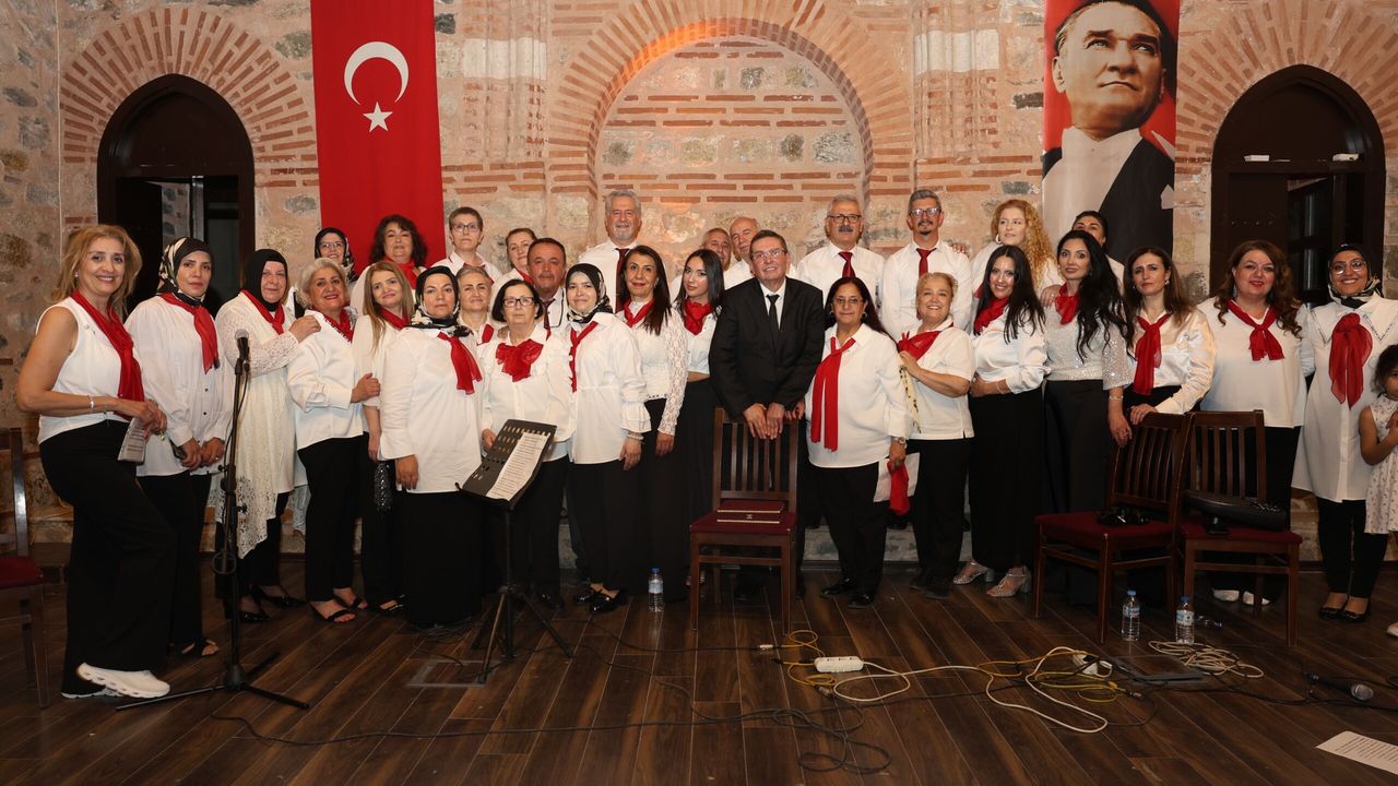 Osmangazi Belediyesi Türk Halk Müziği Topluluğu: Dönem Sonu Konserine Yoğun İlgi Gösterildi
