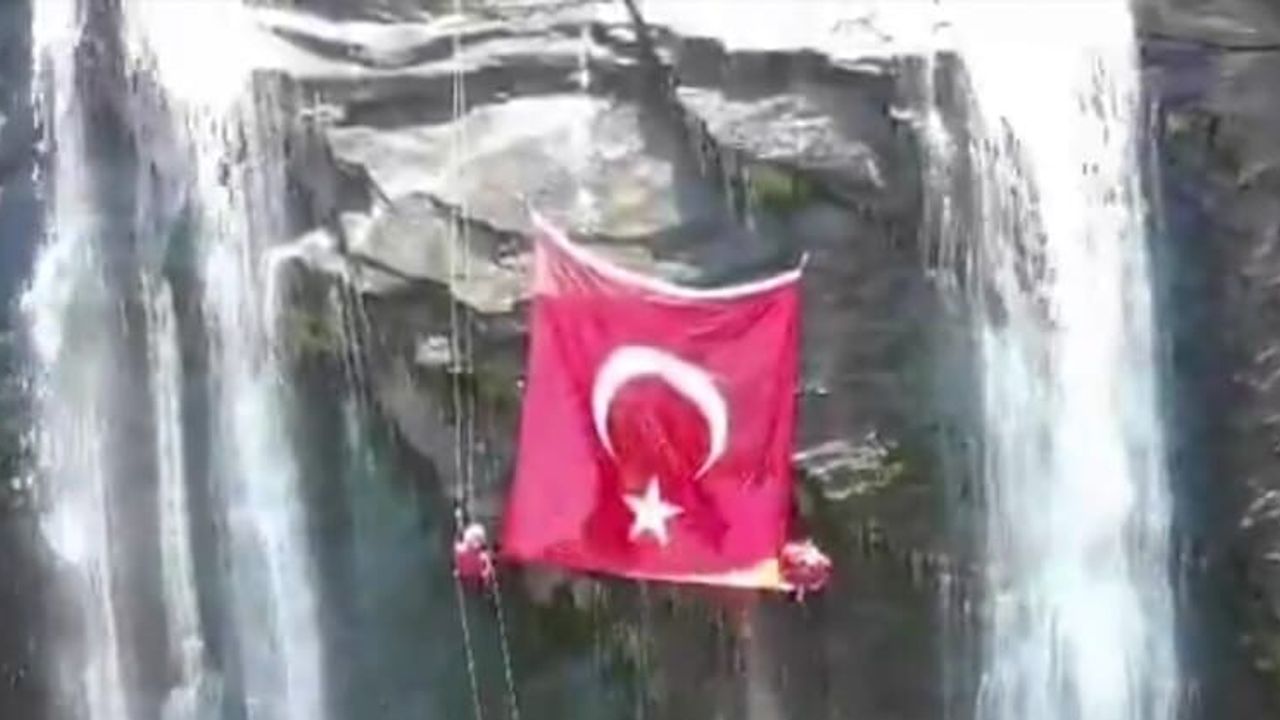 Jandarma'nın 187. Yıl Dönümü: Suuçtu'da Şanlı Bayrak Göklere Çekildi