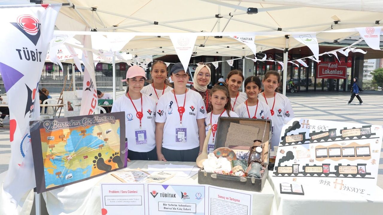 TÜBİTAK 4006-C Bilim Fuarı Festivalinde Öğrenciler Dikkat Çekici Projeler Sergiledi