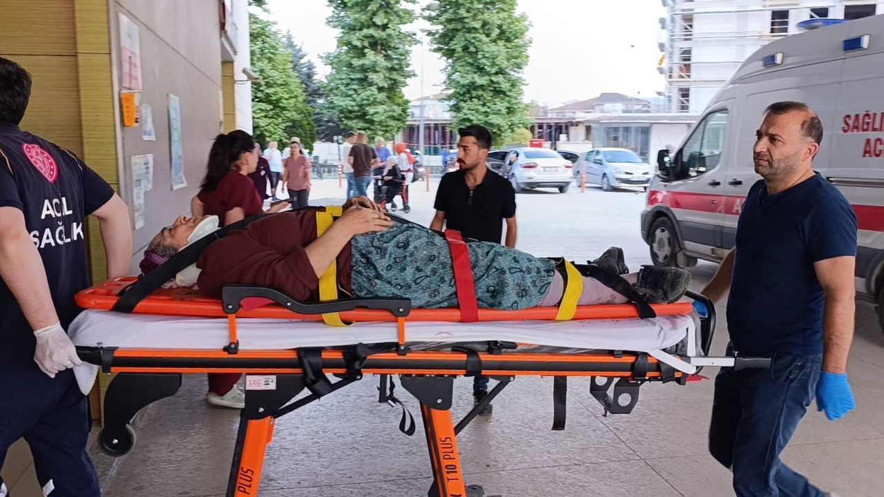 İnegöl'de Kiraz Toplarken Ağaçtan Düşen Kadın Yaralandı