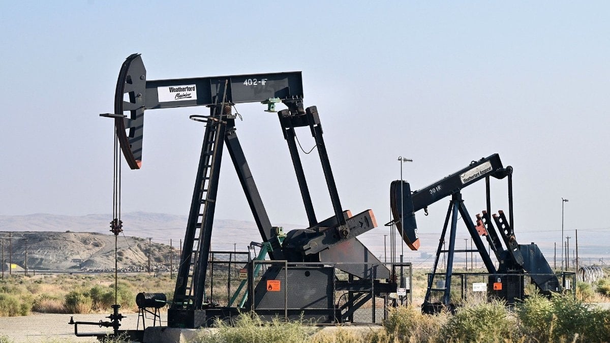 Brent petrol, savaşın başlamasından bu yana ilk kez 75 doların altına düştü