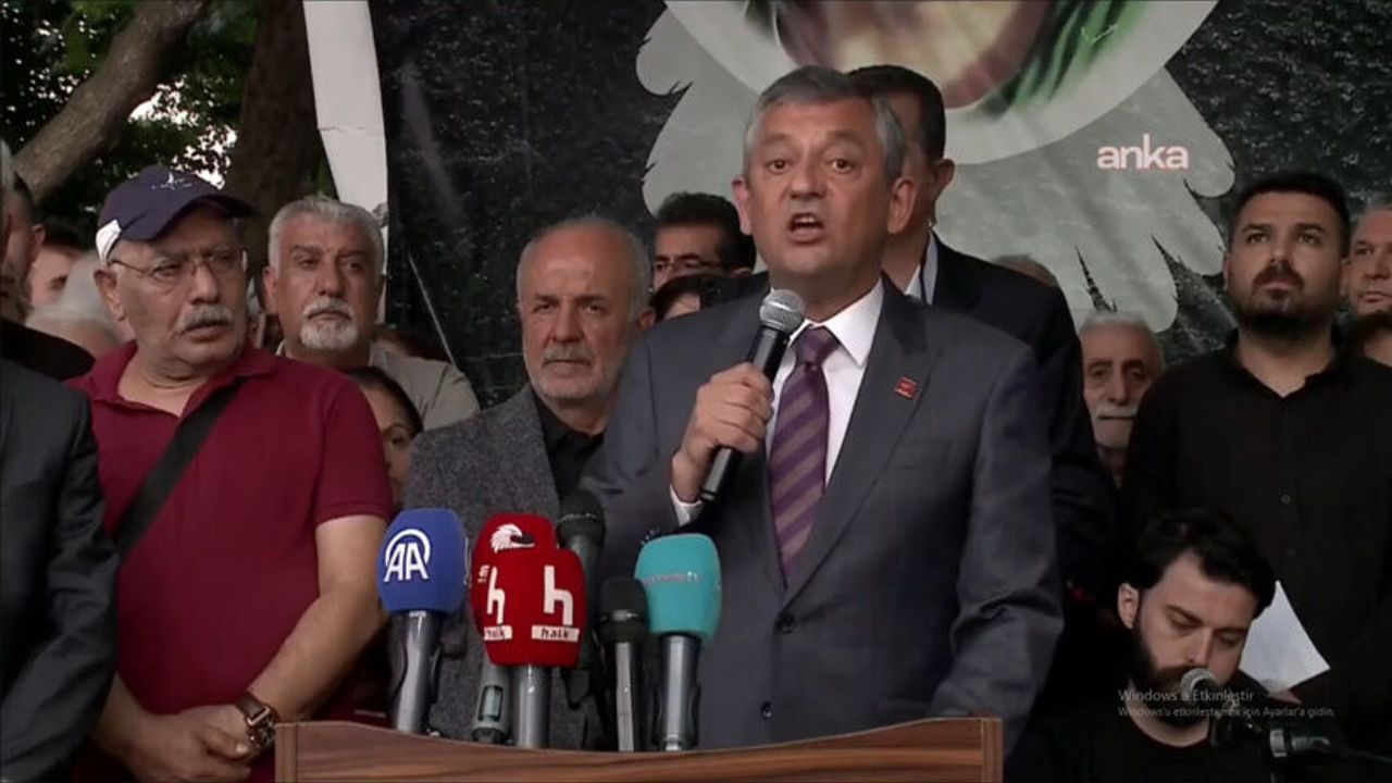 Özel, Garip Dede Dergâhı'nda Alevilerle buluştu