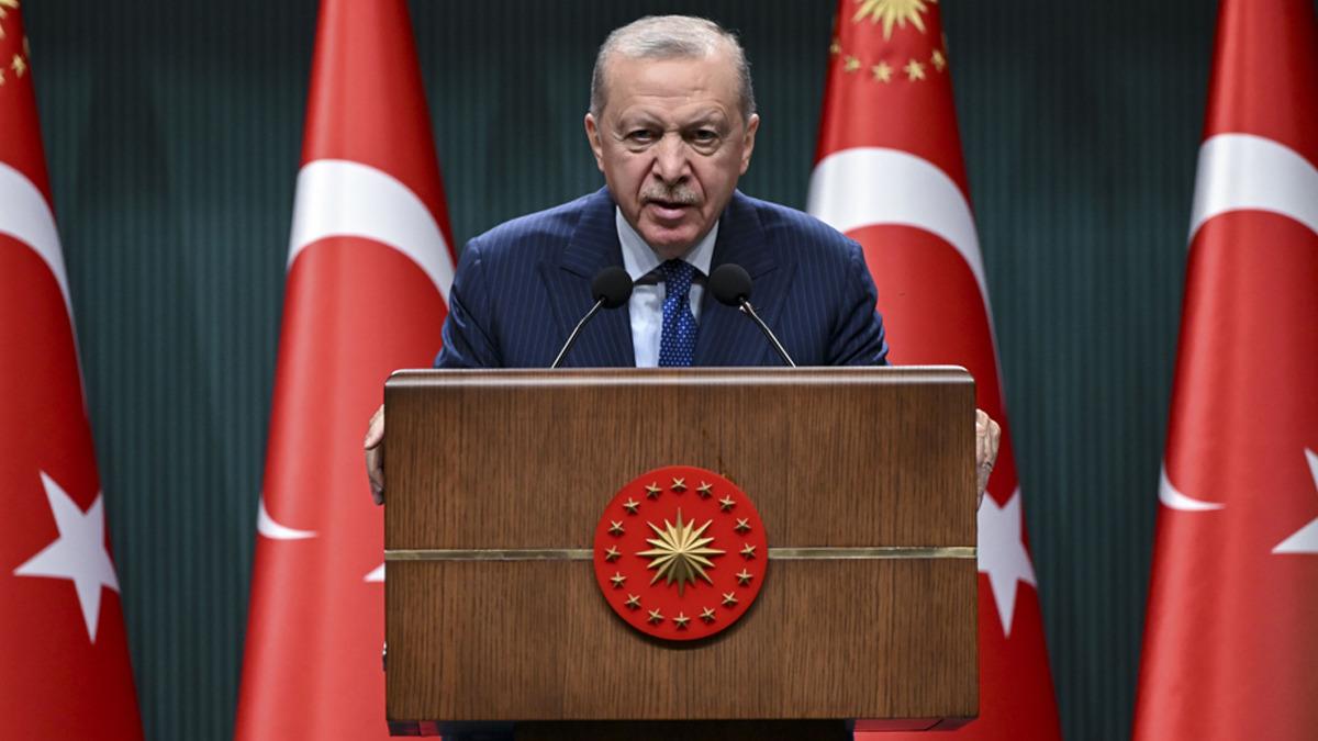 Cumhurbaşkanı Erdoğan: "Ana muhalefetin yapacağı en hayırlı iş kötü sicilleri ile hesaplaşmasıdır"