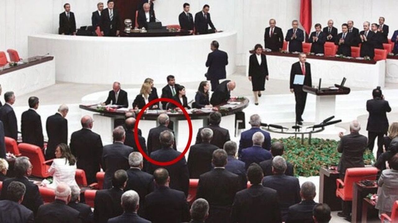 Kılıçdaroğlu “ayağa kalkmadım" dedi: Eski vekil fotoğrafla kanıtladı