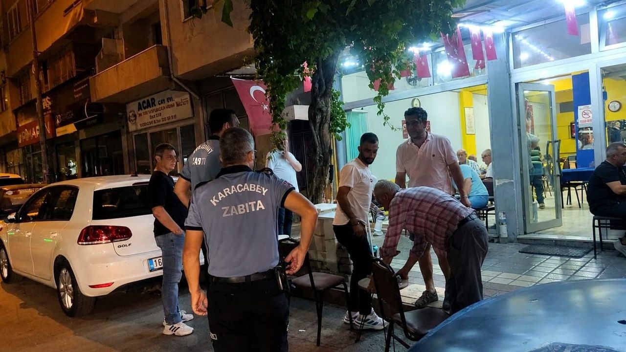 Bursa’da kaldırım işgallerine müdahale: Masa ve sandalyeler kaldırıldı